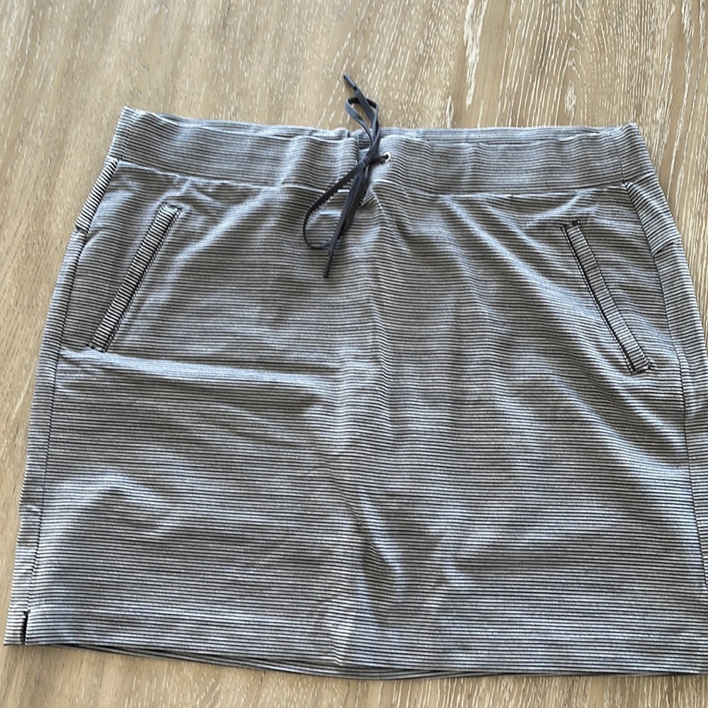 2 pairs Athleta XL Tall Gray Stripe Modern Midtown Metro Golf Tennis Sports